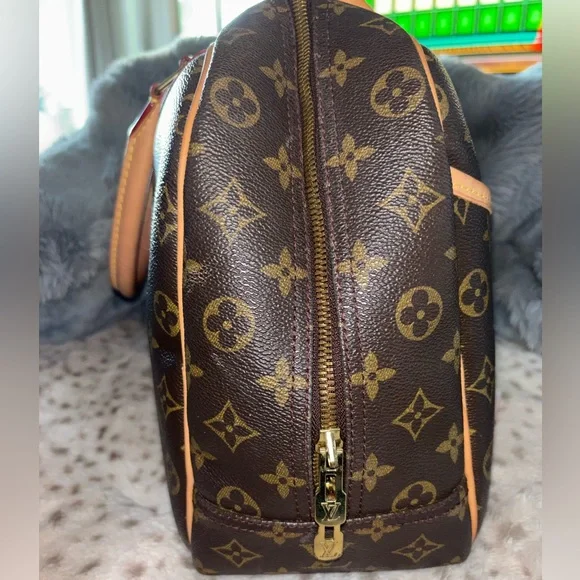 Louis Vuitton Monogram Deauville bag - Picture 8 of 13